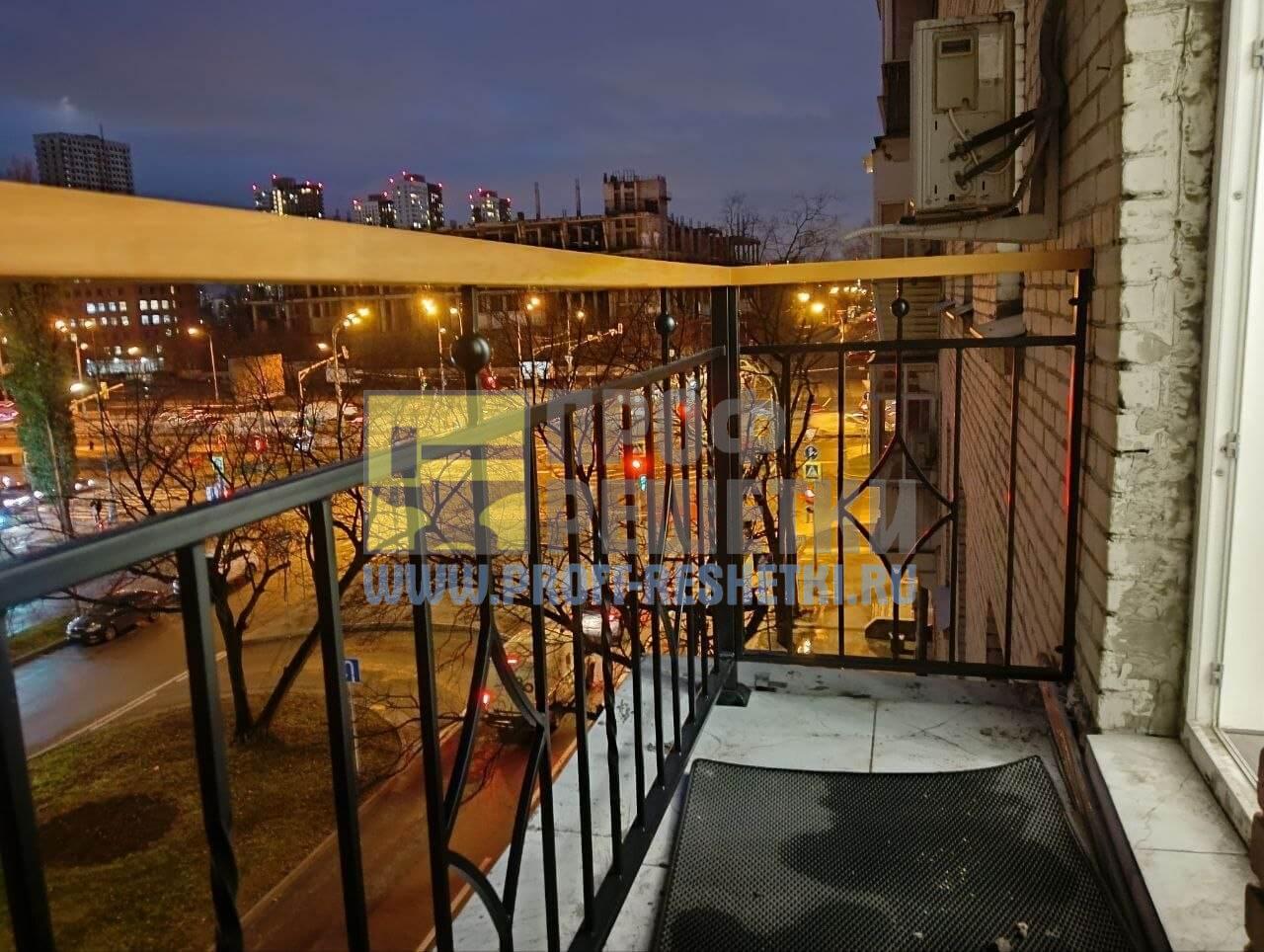 Балконные ограждения. Малая Никитская улица, Москва